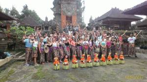 “Sehari Menjadi Orang Bali” INFORMA GROUP USA Outing di Subak Guliang
