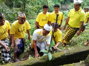 Anggota DPR RI, Adhi Mahendra Putra Hijaukan Pancoran Solas