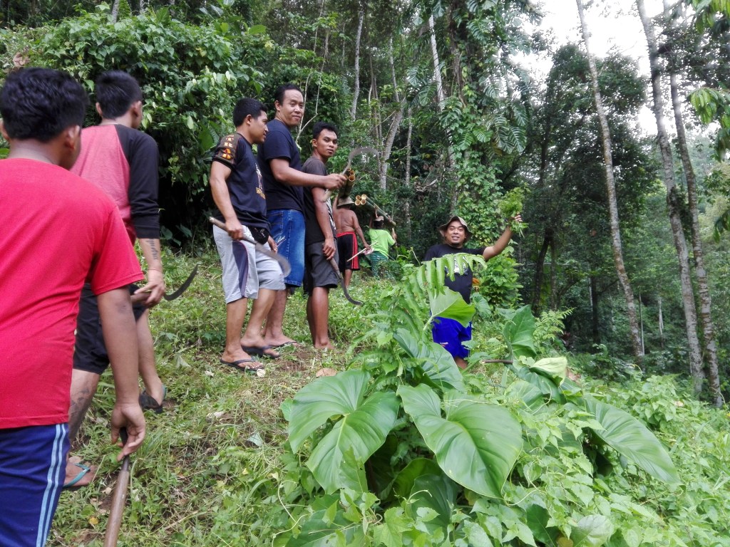 Relawan Kebersihan Bersama STT Eka Budhi Dharma, Bersihkan Kawasan Pancoran Solas