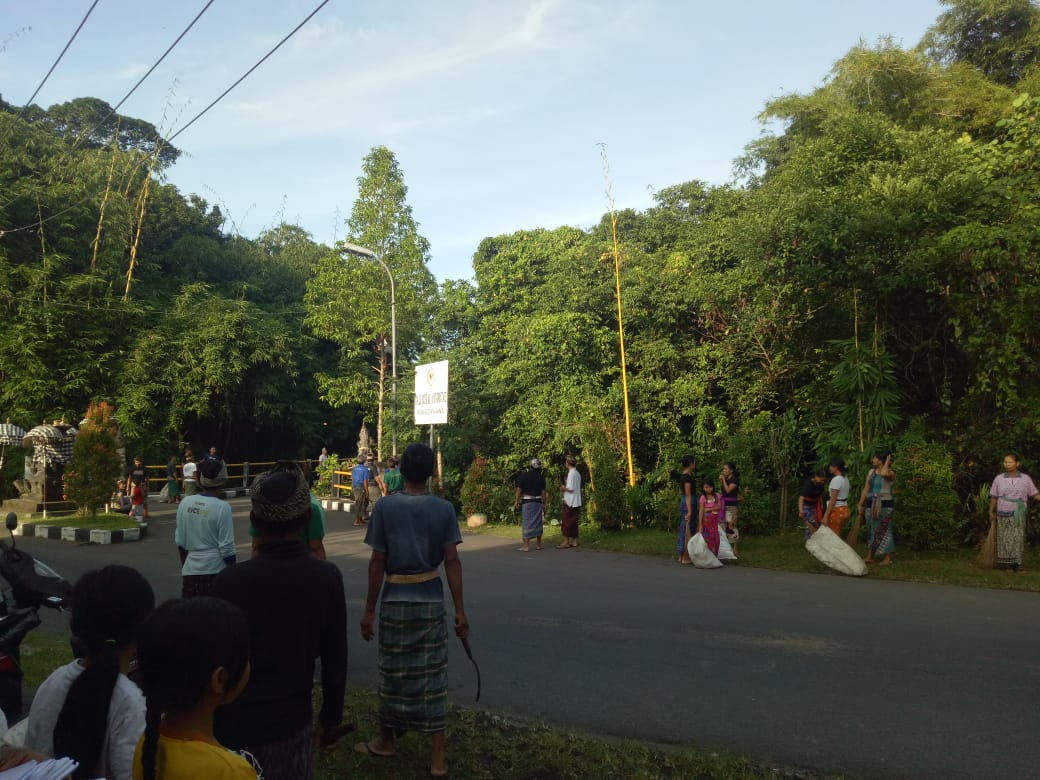 Gerakan Semesta Berencana Bali Resik Sampah Plastik