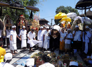 Puja Wali Alit Pura Penataran Agung Dalem Dimade