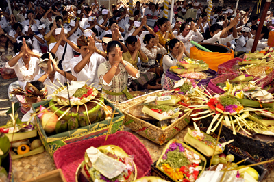 Makna dan Pelaksanaan Hari Raya Kuningan