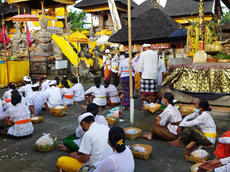 Pujawali Nyatur di Pura Penataran Agung Dalem Dinade